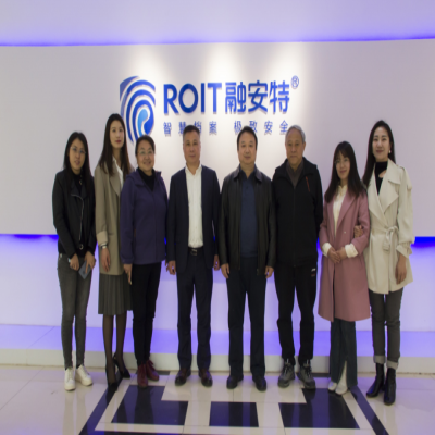 北京市檔案學(xué)會(huì)李立軍理事長(zhǎng)一行蒞臨理事單位融安特股份調(diào)研交流